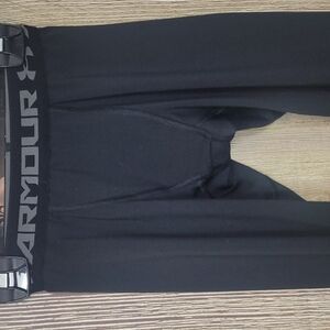 Boys Under Armour Leggings Sz YSM Fitted Black